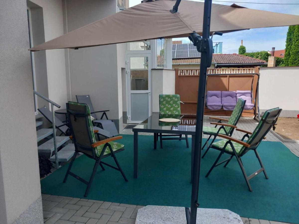 V Centru Apartment Lanzhot Exterior photo